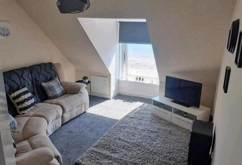 Inviting 1 Bed Apartment In Campbeltown Loch Views