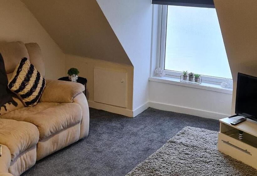 Inviting 1 Bed Apartment In Campbeltown Loch Views