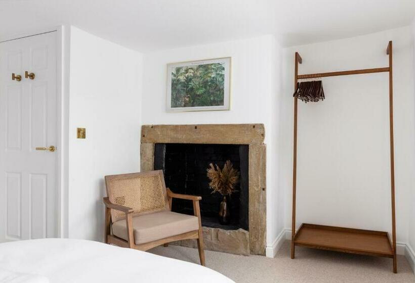 Luxe Design Heart Of Rothbury Sleeps 8!