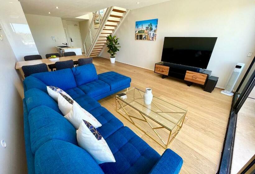 Luxury St Kilda Townhouse In The Sky