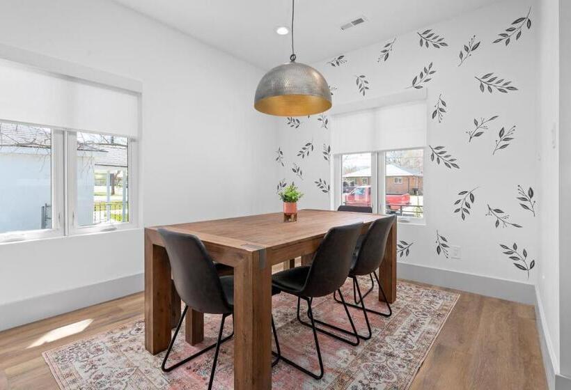 New Mountain Retreat With Hot Tub & Putting Green