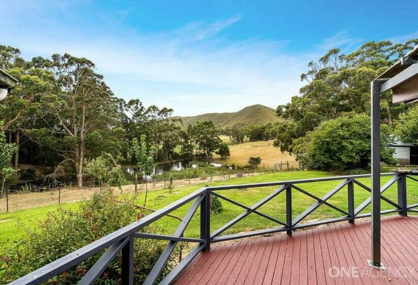 Old School Rocky Cape Guesthouse