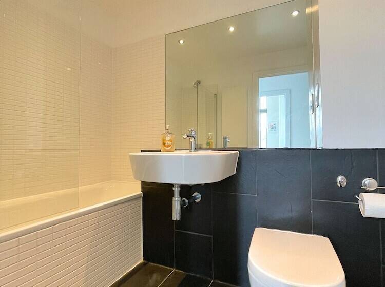 Penthouse Apartment W/ Parking