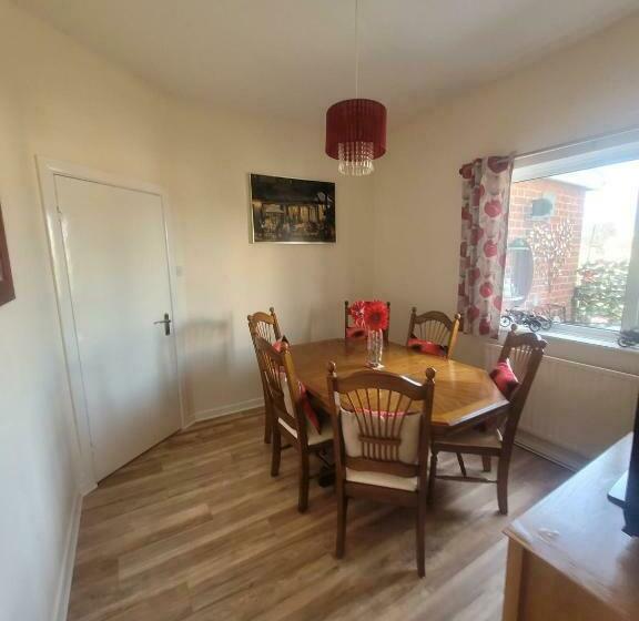 Polly S Place   A Lovely 3 Bed First Floor Flat, Near To Beach With Free Parking
