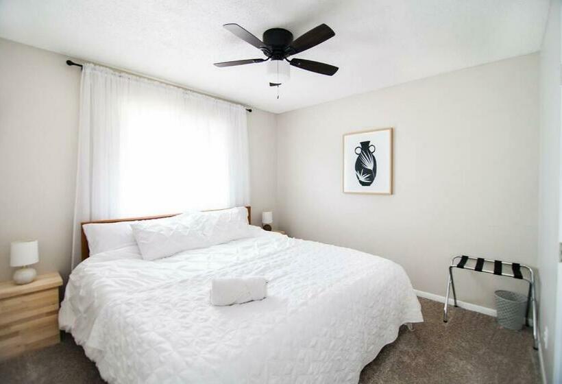 Private Beulah Cabin 10 Min To Crystal Lake Two King Beds