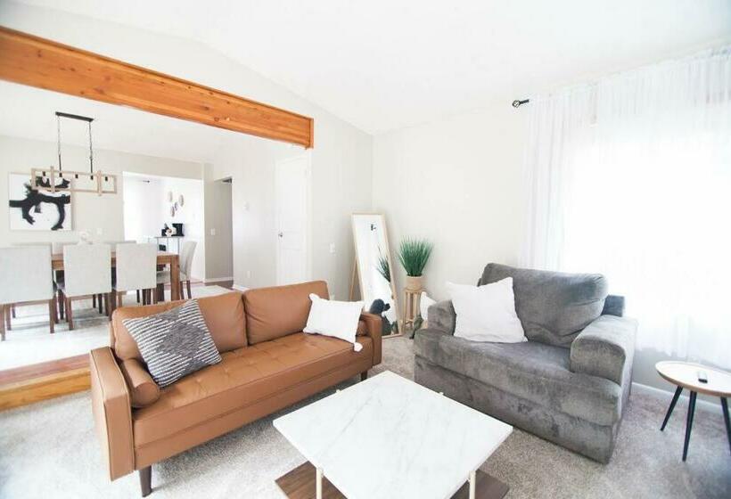 Private Beulah Cabin 10 Min To Crystal Lake Two King Beds