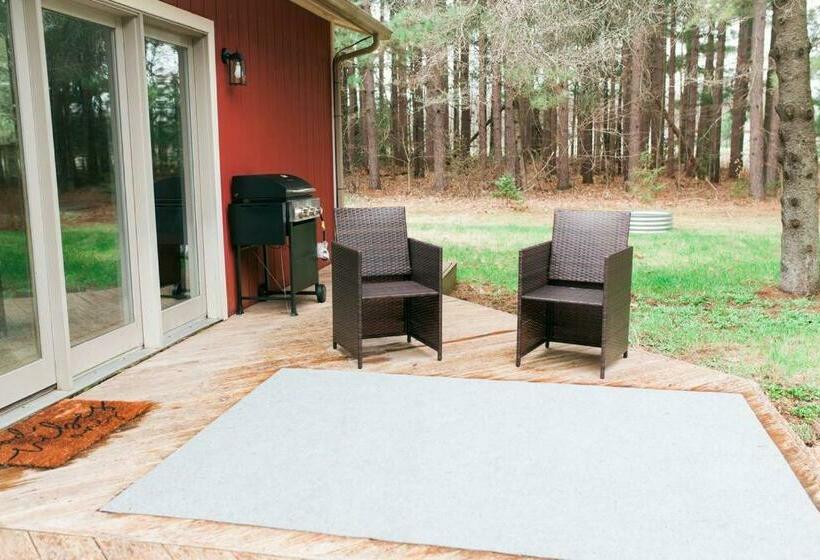 Private Beulah Cabin 10 Min To Crystal Lake Two King Beds