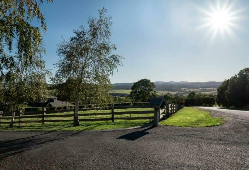 Rural Apartment With Stunning Views!