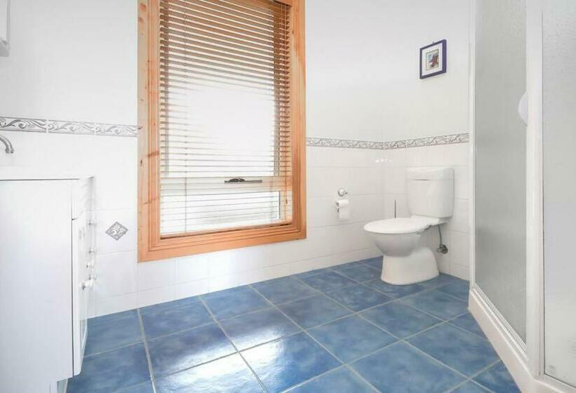 Rural Apartment With Stunning Views!