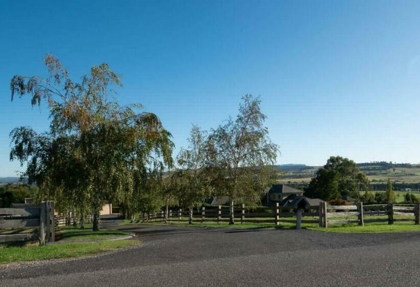 Rural Apartment With Stunning Views!