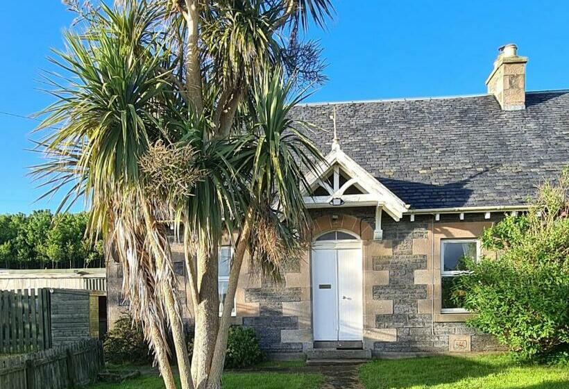 Spacious Rural Cottage Outside Campbeltown