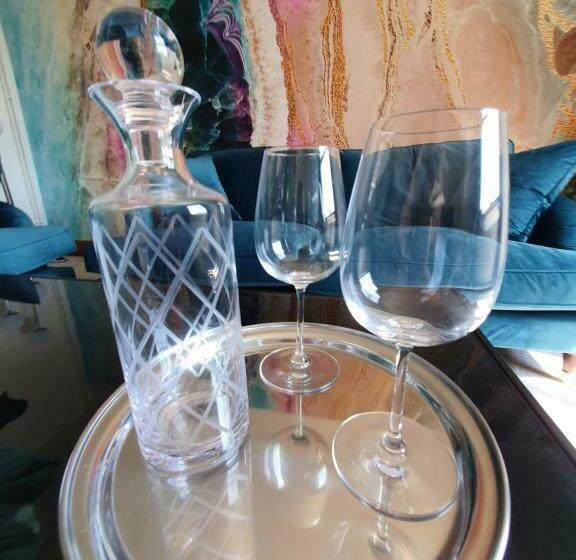 Stylish City Centre Apartment On The Kings Mile