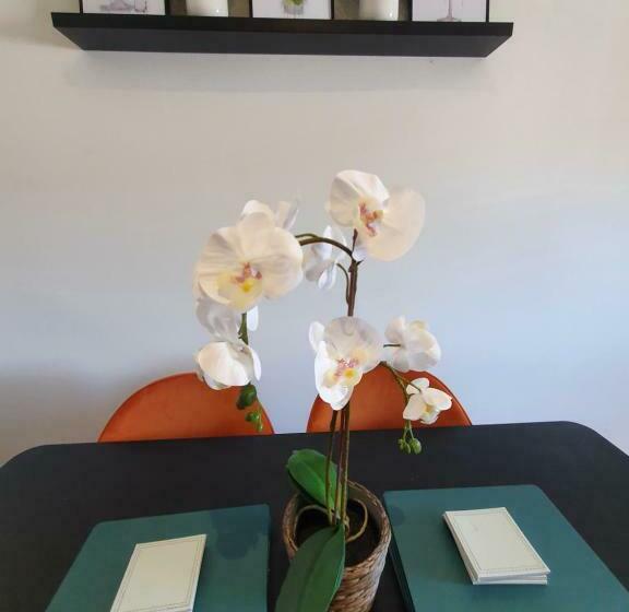 Stylish City Centre Apartment On The Kings Mile