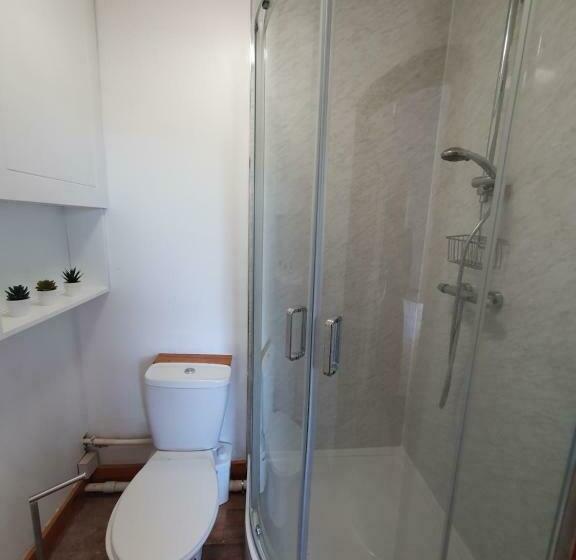 Stylish City Centre Apartment On The Kings Mile