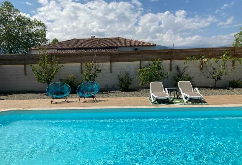 Très Belle Villa Avec Piscine Chauffée Casaleoni