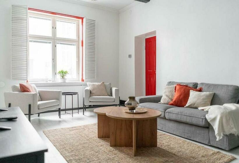 3 Makuuhuoneen Huoneisto Keskustassa