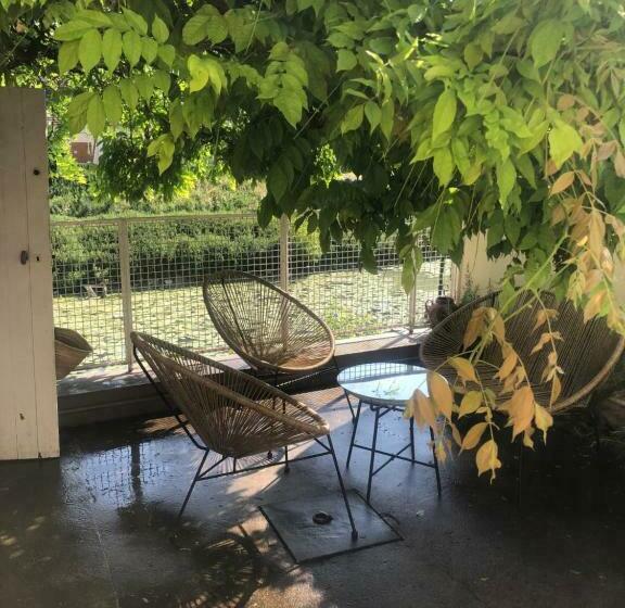 Maison Des Glycines Au Bord Du Doubs