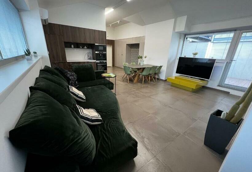 Apartmán S Vírivkou V Centre   Banská Bystrica