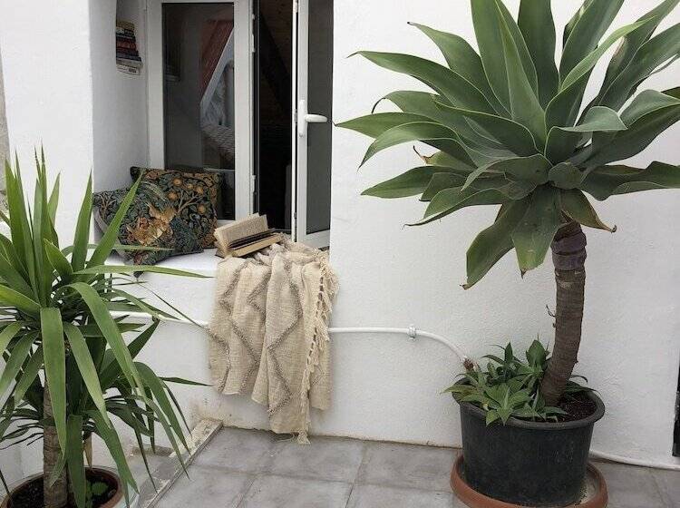 Captivating Studio Apartment In Mexilhoeira Grande