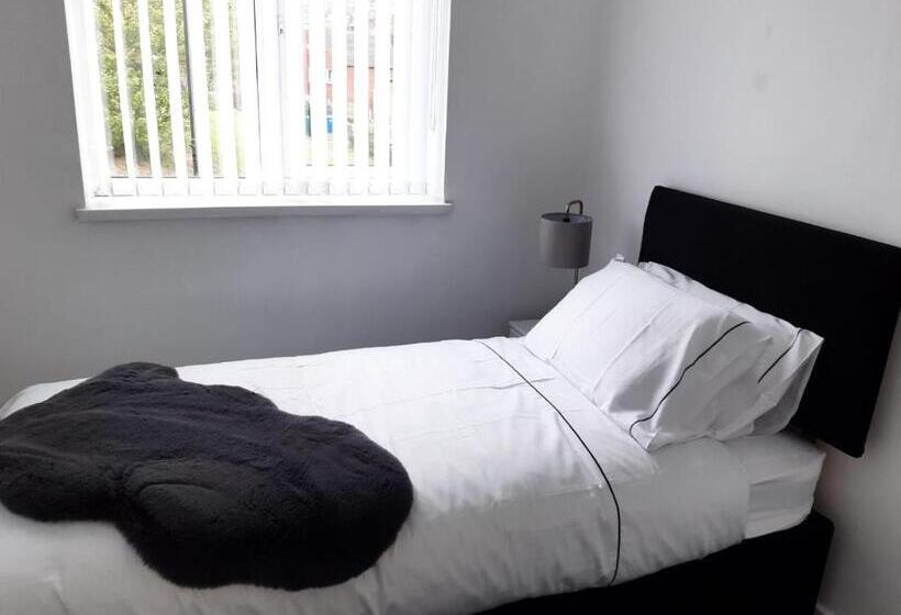 Cheerful Home Close To The City And Peak District