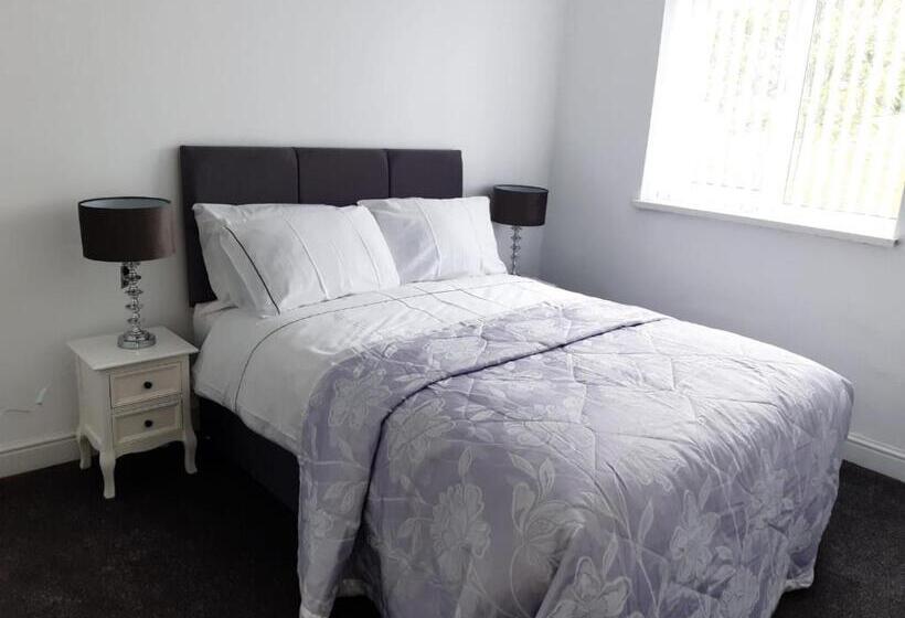 Cheerful Home Close To The City And Peak District