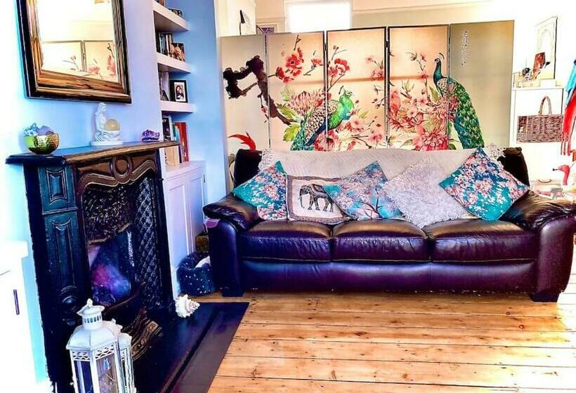 Cheerful Town House With Infared Sauna By The Sea