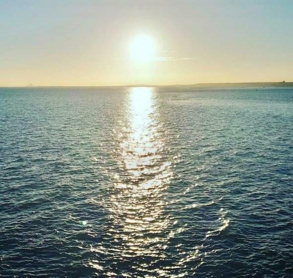 Cheerful Town House With Infared Sauna By The Sea