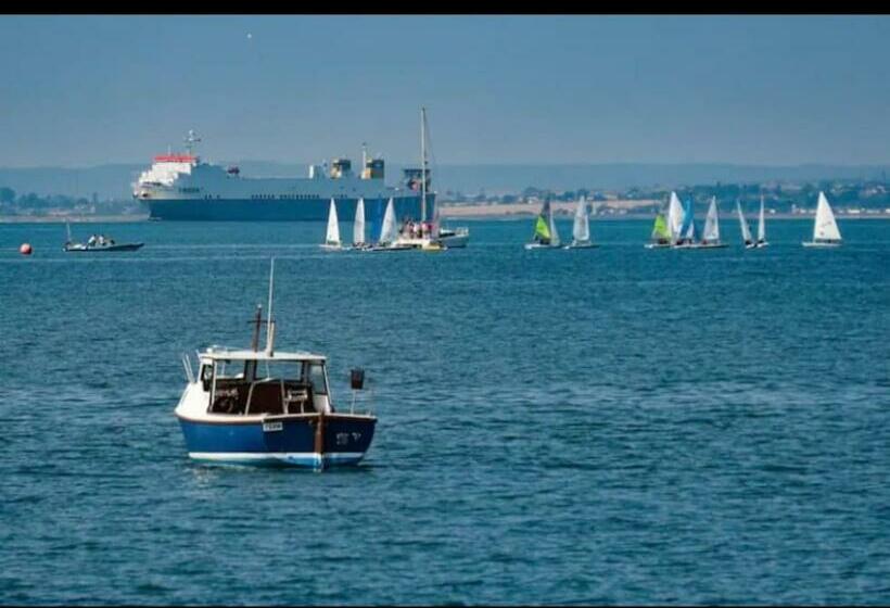 Cheerful Town House With Infared Sauna By The Sea