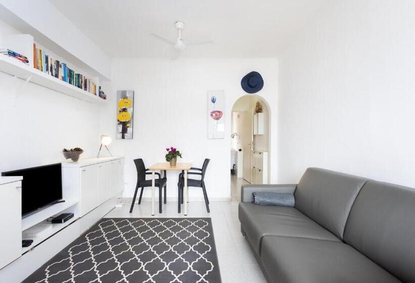 Comfortable Apartment At The Waterfront