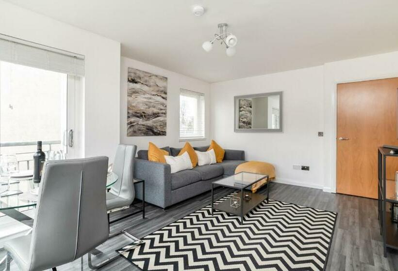 Executive Apartment, Free Parking, West End