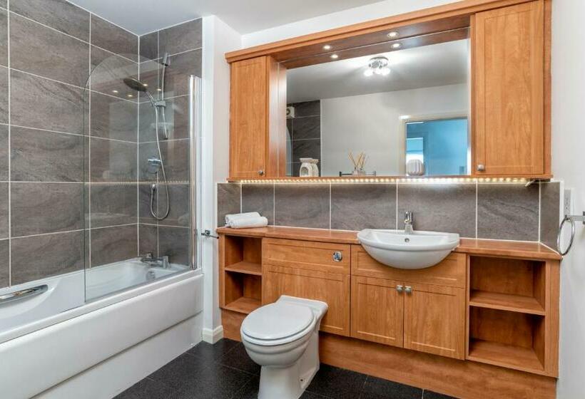 Executive Apartment, Free Parking, West End