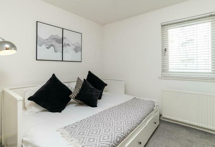 Executive Apartment, Free Parking, West End