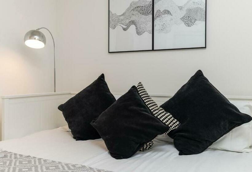 Executive Apartment, Free Parking, West End