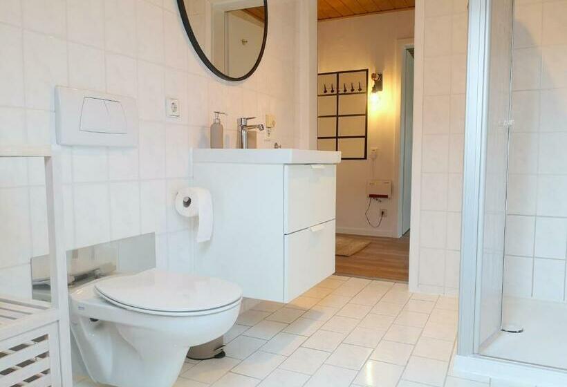 Family Apartment Mit Balkon, Küche, Parkplatz & Waschmaschine