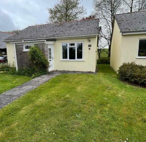 Hillside Cove 2 Bedrooms Sleeps 4