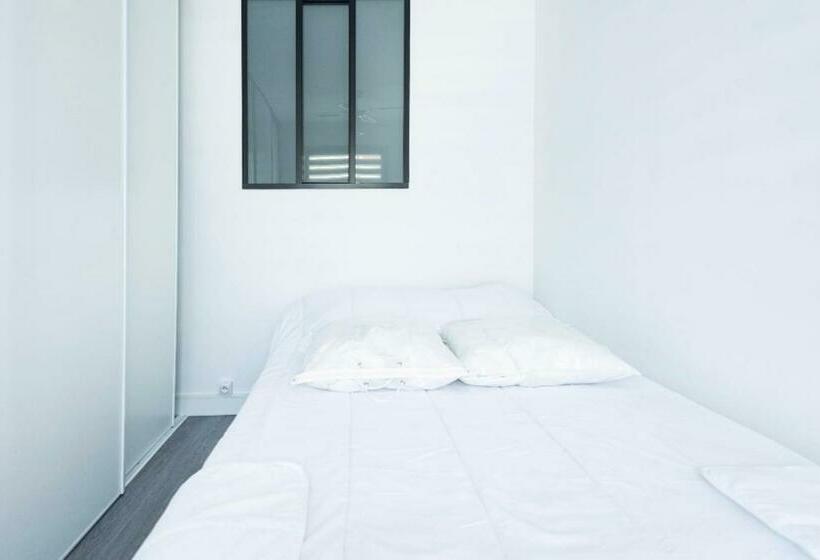 Nice 40m Refurbished Near Center And The Beach