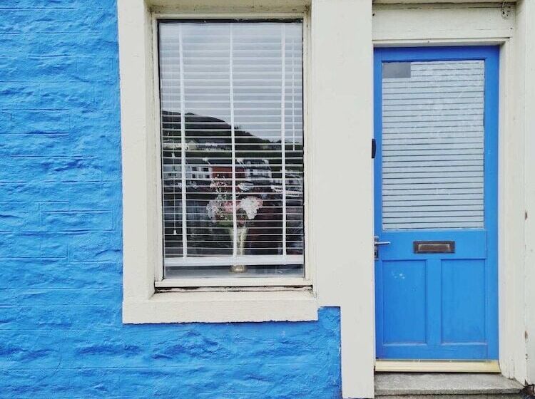 Penlea ~ 1 Bedroom Flat With Harbour View