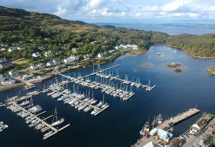 Penlea ~ 1 Bedroom Flat With Harbour View