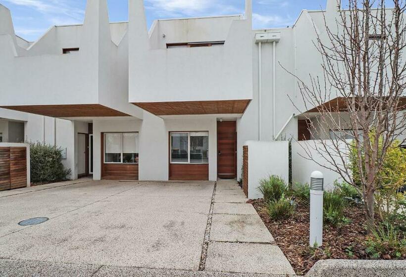 Percy Escape Just A Walk To Newtown Cafes And Shops