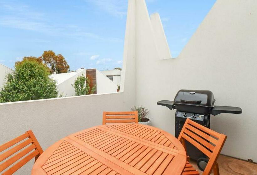 Percy Escape Just A Walk To Newtown Cafes And Shops