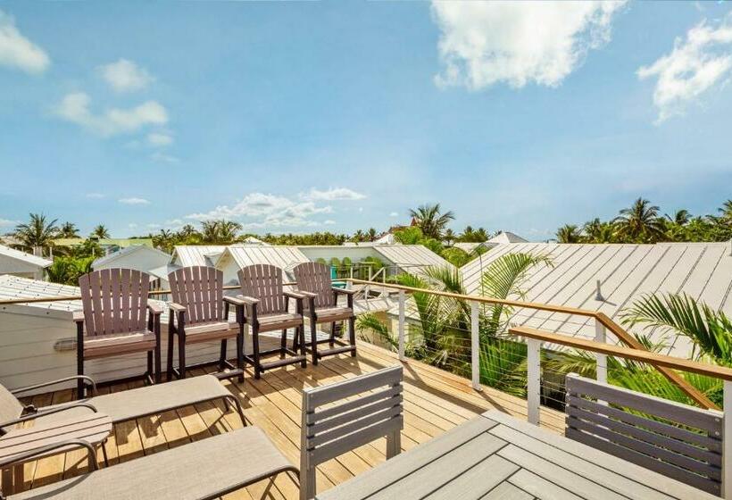 Southernmost View  Pool & Water Views