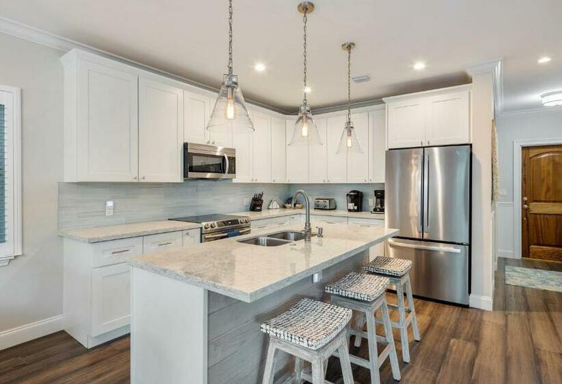 Southernmost View  Pool & Water Views