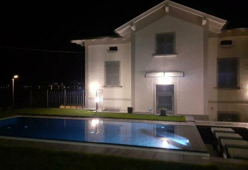 White Suite   Jacuzzi, Swimming Pool & Lake View