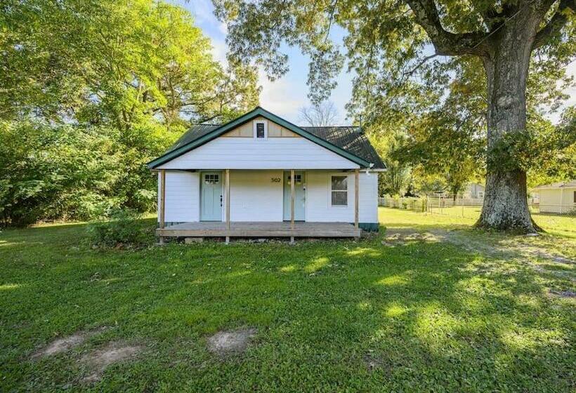 3 Bed 2 Bath Renovated Home Near The Lake
