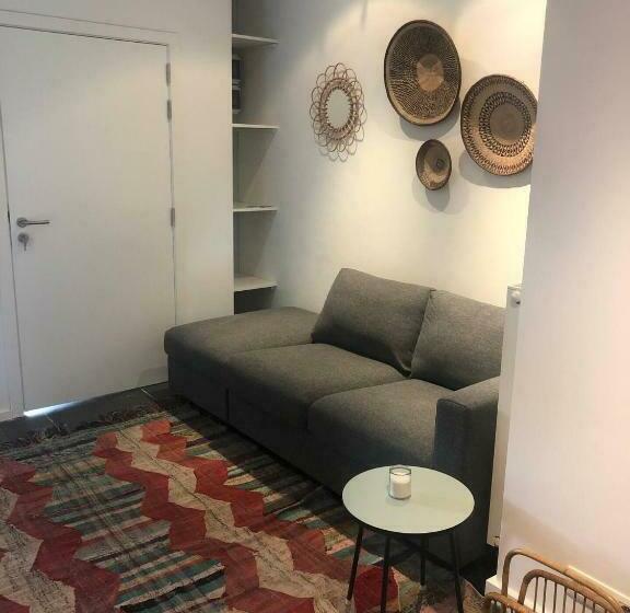 A Côté, C Est Aussi Chez Vous !