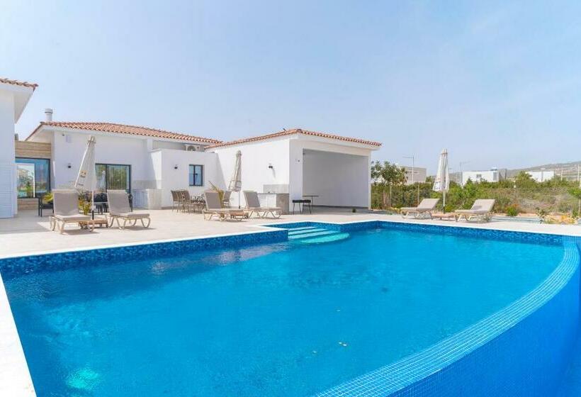 Aretousa Dyo By Prestige Bookings