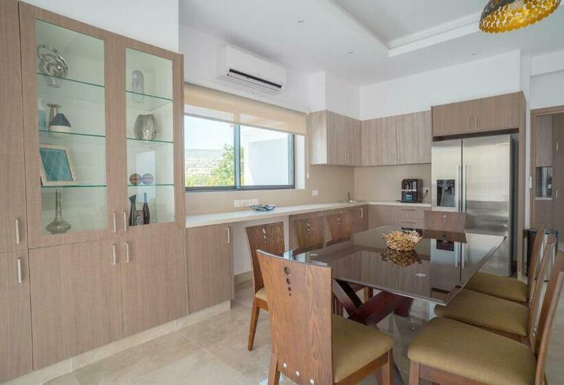 Aretousa Dyo By Prestige Bookings