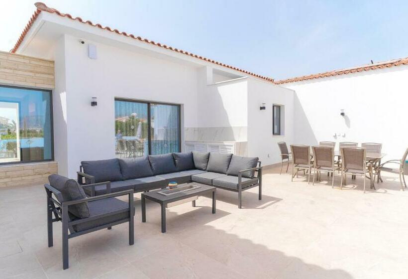 Aretousa Dyo By Prestige Bookings