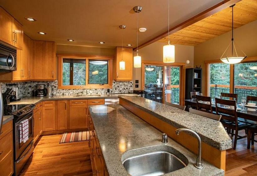 Begbie Snug By Revelstoke Vacations