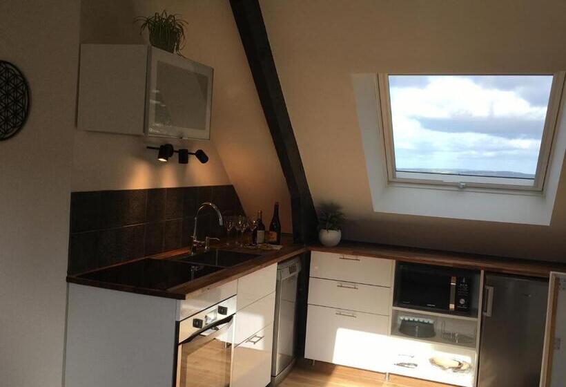 Sur Les Hauteurs De Locronan